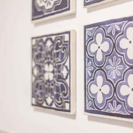 Tm Aparts Dortmund Buitenkant foto Azulejos in the interior of the hotel