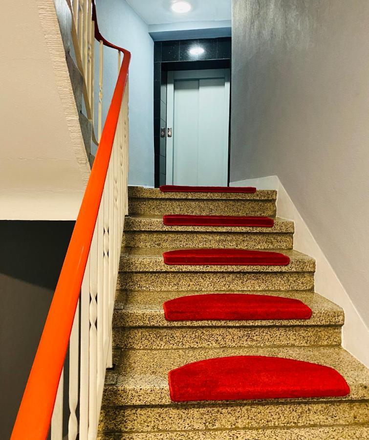 Tm Aparts Dortmund Buitenkant foto Stairs in the hotel