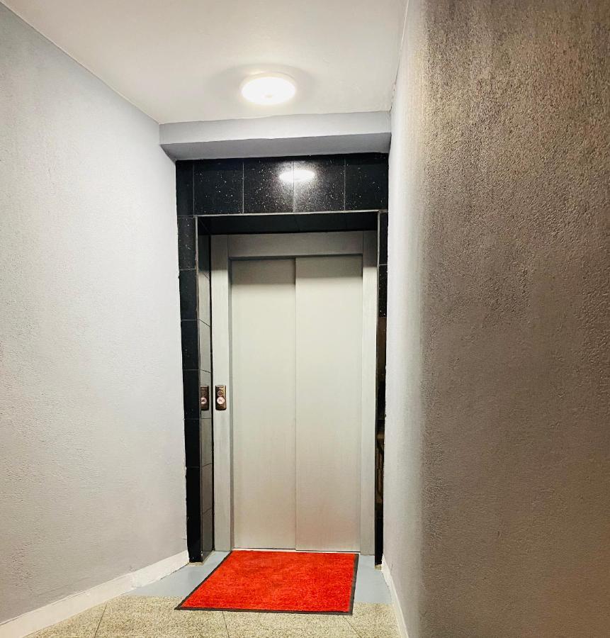 Tm Aparts Dortmund Buitenkant foto A typical elevator in a residential building