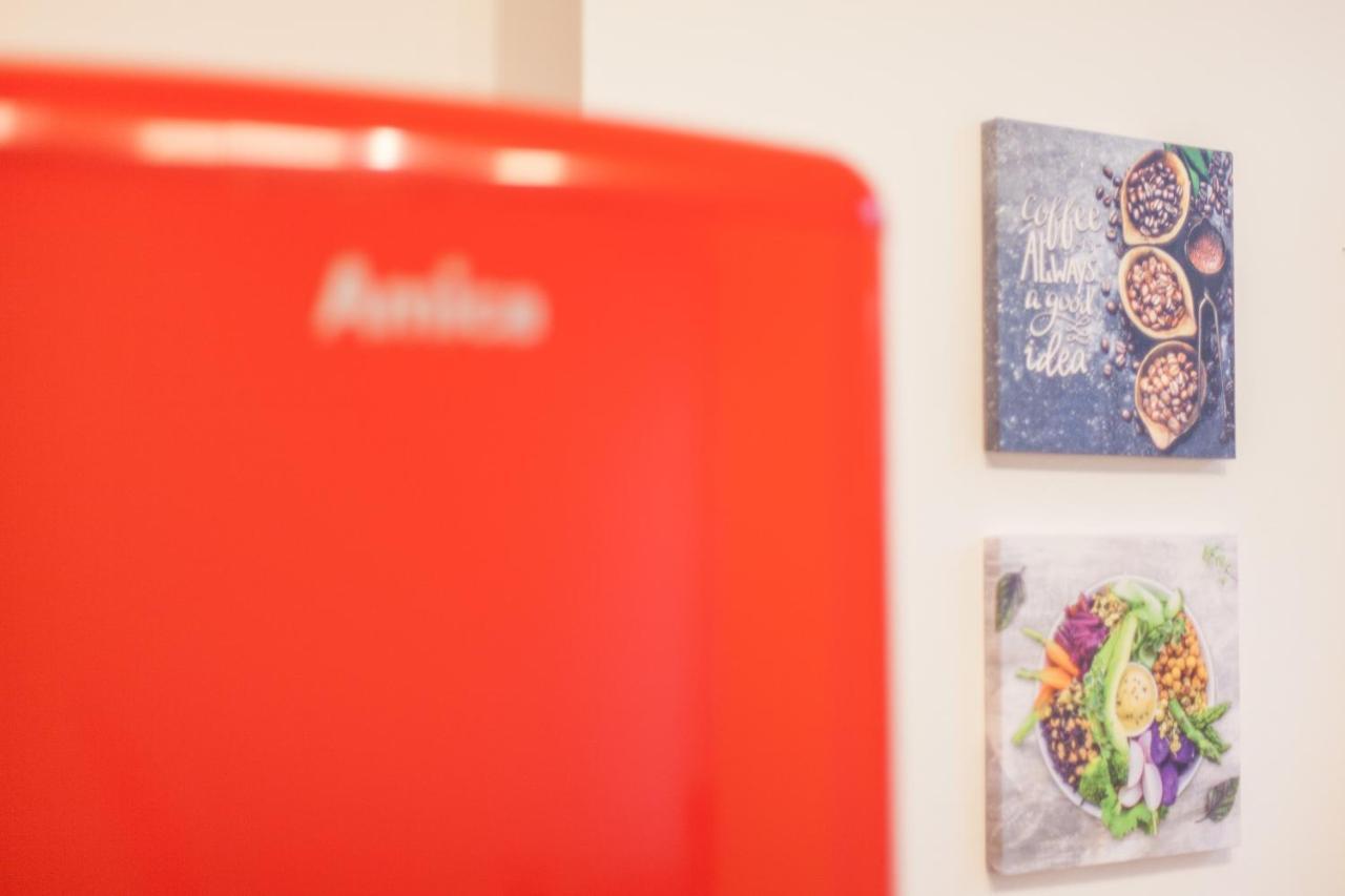 Tm Aparts Dortmund Buitenkant foto A Smeg refrigerator